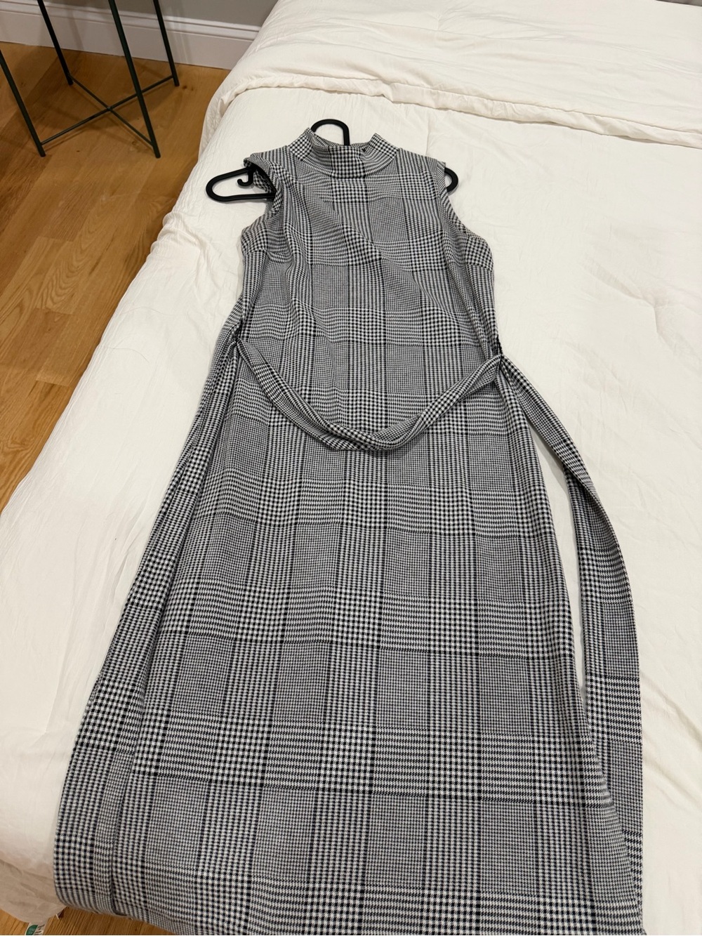 Sleeveless Plaid Midi Dress with Belt - Black/White